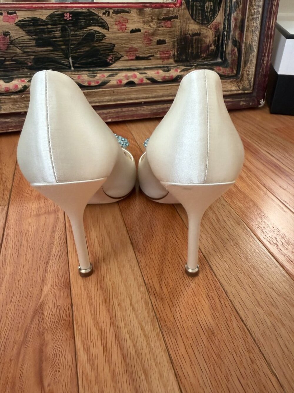 Manolo Blahnik HANGISI Bridal 90 White Satin Jewel Buckle Pumps (MSRP: $1475) - Picture 5 of 7